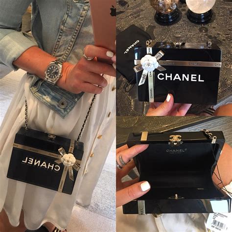 chanel makeup bag gift with purchase|Chanel gift with purchase bag.